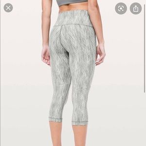 Wunder Under Crop jacquard arrow print